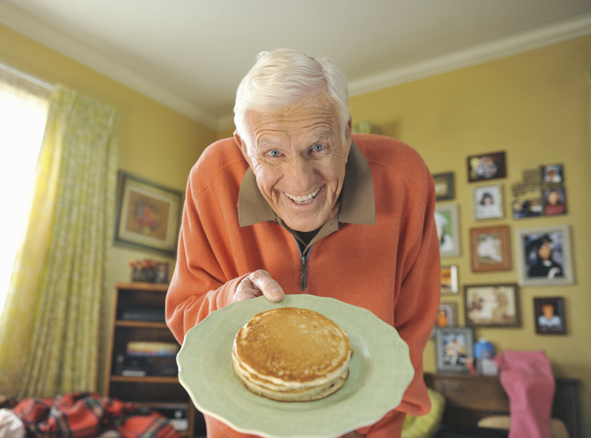 Jerry Van Dyke in The Middle (2009)