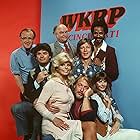 Loni Anderson, Tim Reid, Frank Bonner, Howard Hesseman, Gordon Jump, Richard Sanders, Gary Sandy, and Jan Smithers in WKRP in Cincinnati (1978)