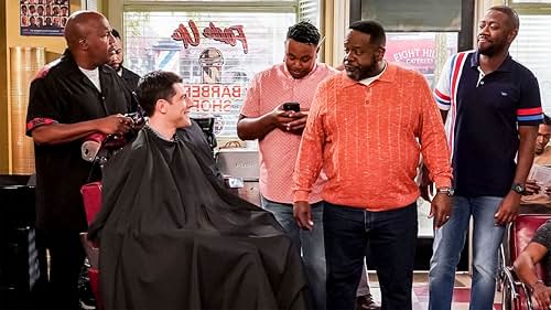 Cedric The Entertainer, Earthquake, Max Greenfield, Sheaun McKinney, and Marcel Spears in The Neighborhood (2018)