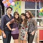 Jim Pirri, Jennifer Carta, Daniella Monet, and Victoria Justice in Victorious (2010)