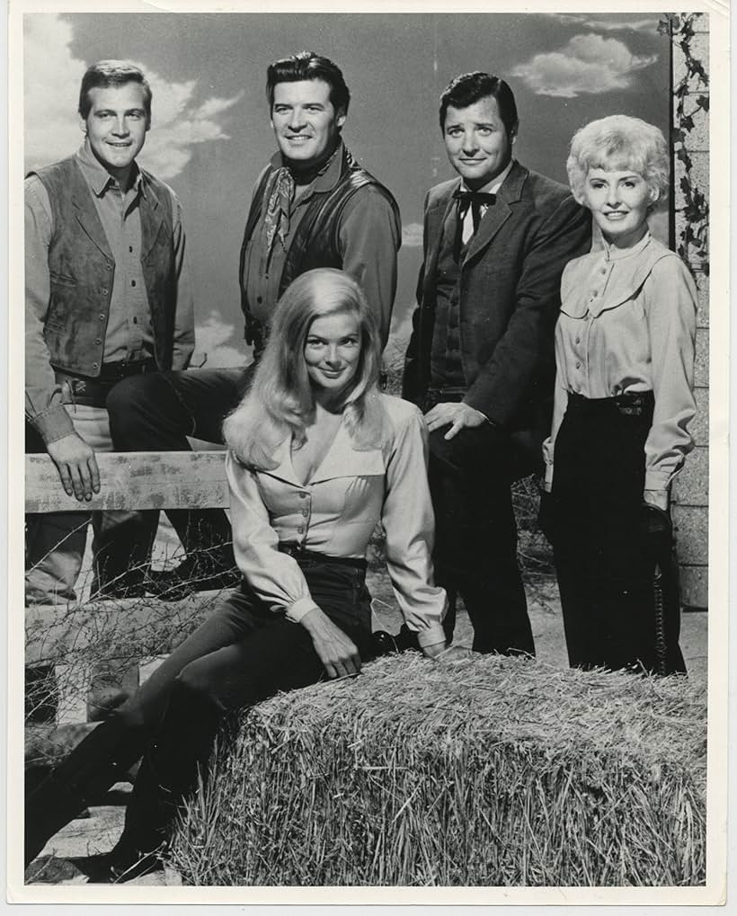 Lee Majors, Barbara Stanwyck, Linda Evans, Peter Breck, and Richard Long in The Big Valley (1965)