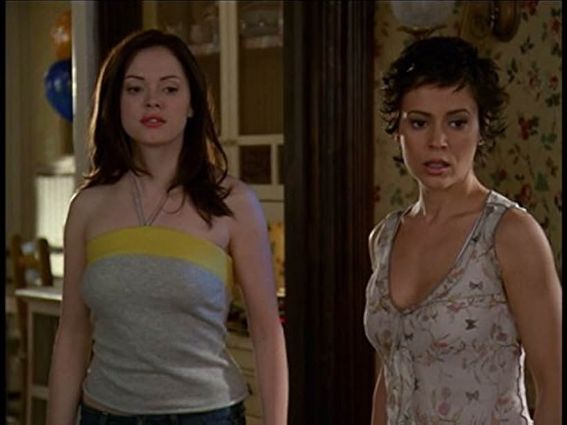 Alyssa Milano and Rose McGowan in Charmed (1998)