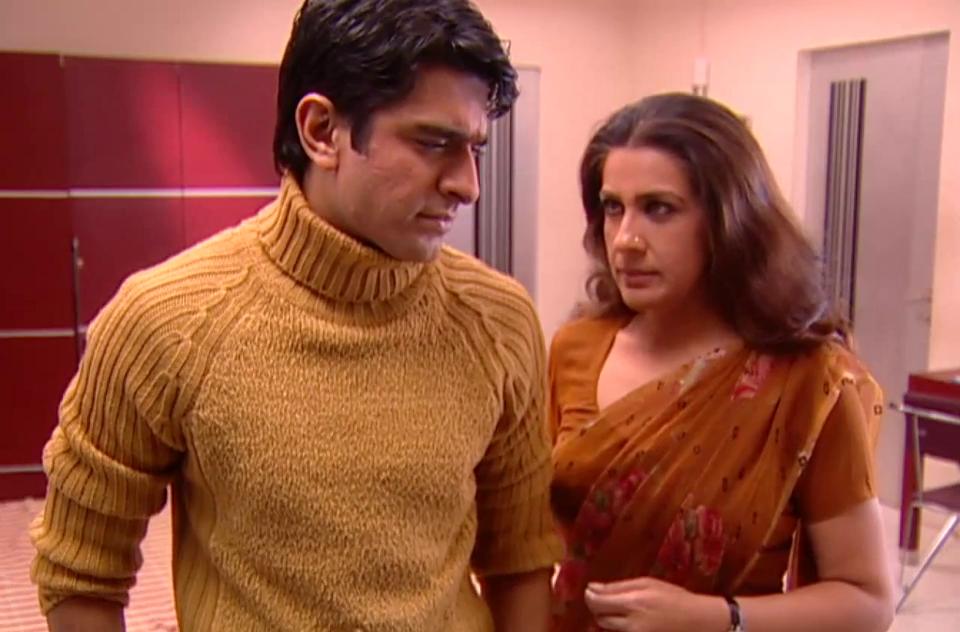 Amrita Singh and Eijaz Khan in Kkavyanjali (2005)