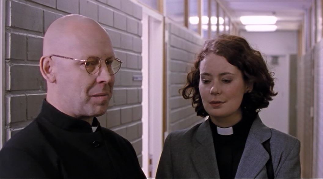 Marjaana Maijala and Tom Pöysti in Pieni pala Jumalaa (1999)