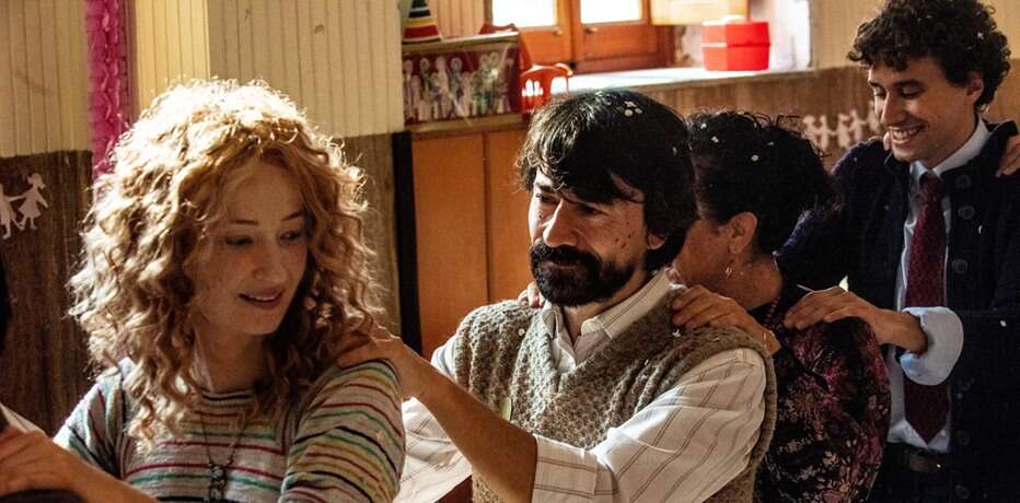 Luigi Lo Cascio and Alba Rohrwacher in The Ties (2020)