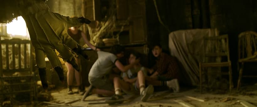 Bill Skarsgård, Jaeden Martell, Finn Wolfhard, Sophia Lillis, and Jack Dylan Grazer in It (2017)