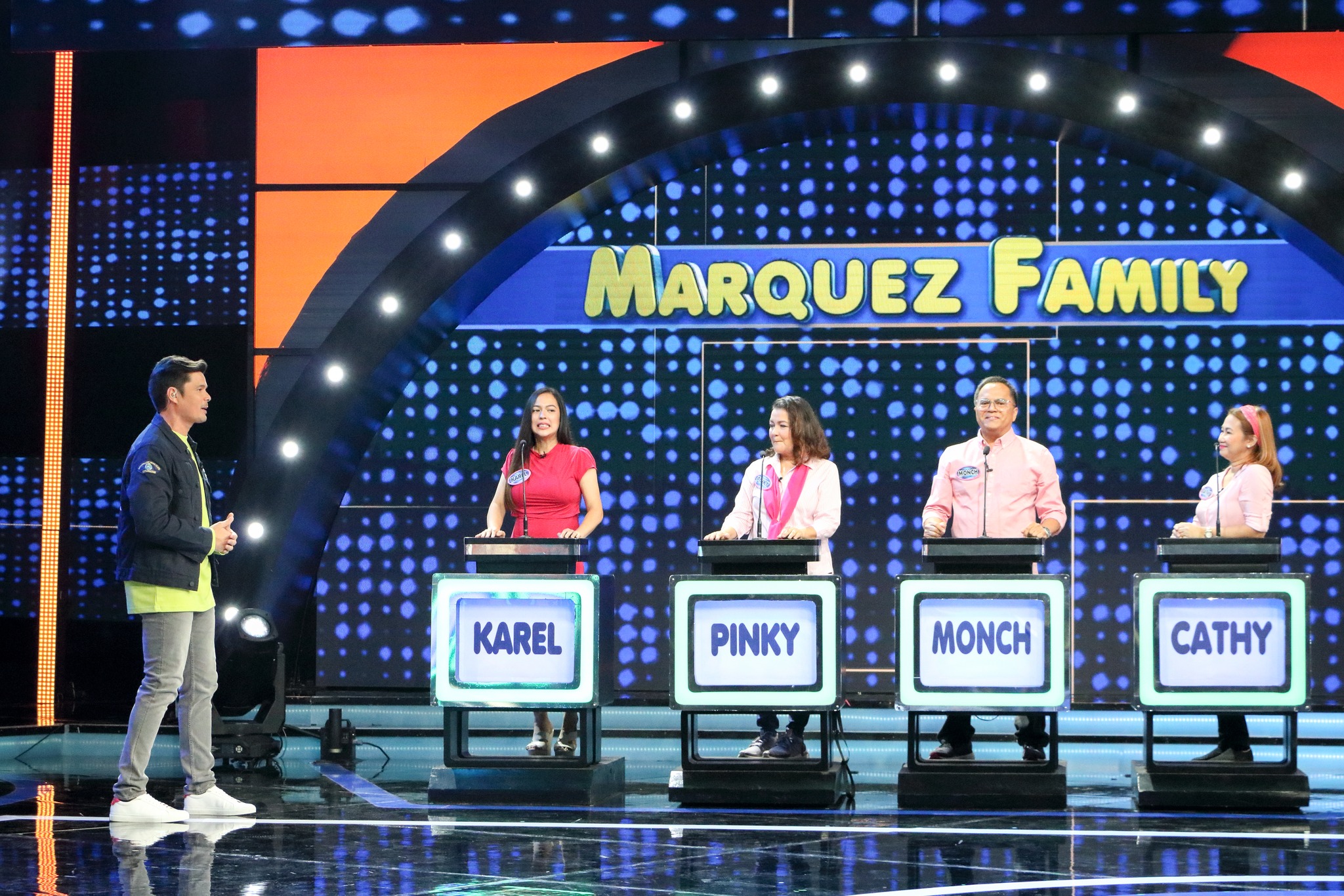 Dingdong Dantes, Karel Marquez, Monch Henares, Cathy Bilog, and Pinky Marquez in Family Feud Philippines (2022)