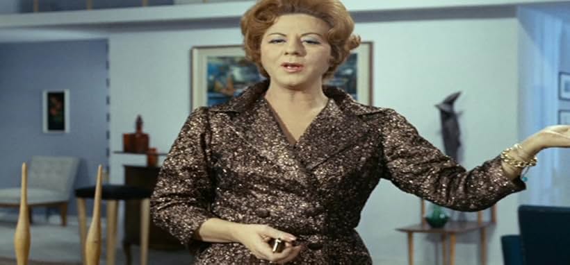 Mary Aroni in Mia trelli... trelli oikogeneia (1965)