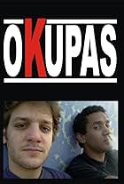 Rodrigo de la Serna and Diego Alonso Gómez in Okupas (2000)