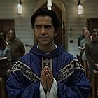 Hamish Linklater in Midnight Mass (2021)