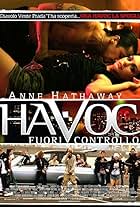 Anne Hathaway and Freddy Rodríguez in Havoc - Fuori controllo (2005)