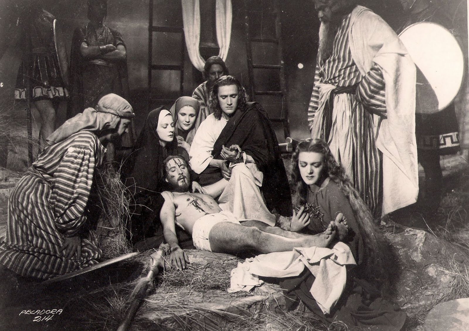 Luana Alcañiz, Luis Alcoriza, Rafael Banquells, Lidia Franco, José Elías Moreno, and Medea de Novara in María Magdalena, pecadora de Magdala (1946)