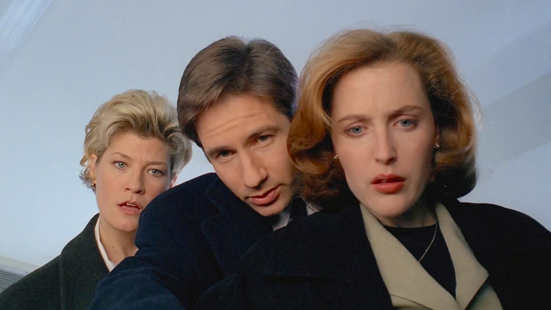 Gillian Anderson, David Duchovny, and Dana Wheeler-Nicholson in The X-Files (1993)