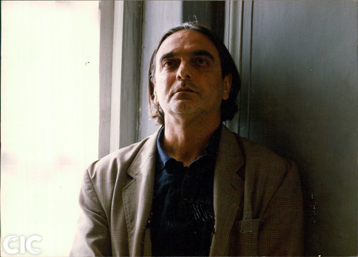 Homayoun Ershadi in The Pear Tree (1998)