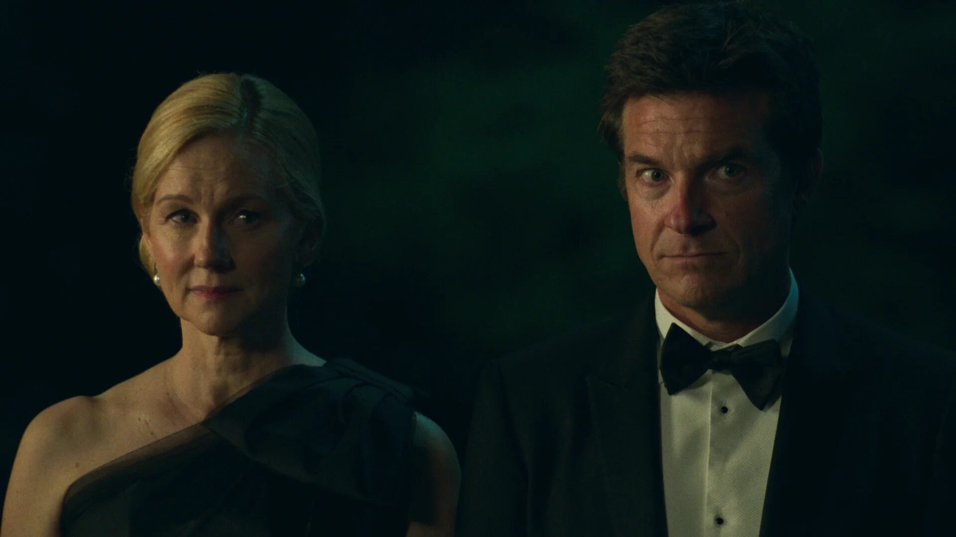Jason Bateman and Laura Linney in A Hard Way to Go (2022)