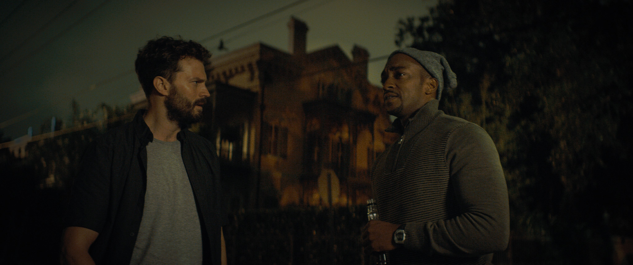 Anthony Mackie and Jamie Dornan in Synchronic (2019)