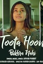 Harish Narwariya and Ravi K. Yadav in Toota Hoon Bhikhra Nahin (2019)