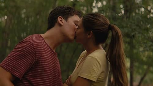 The Spectacular Now: First Kiss