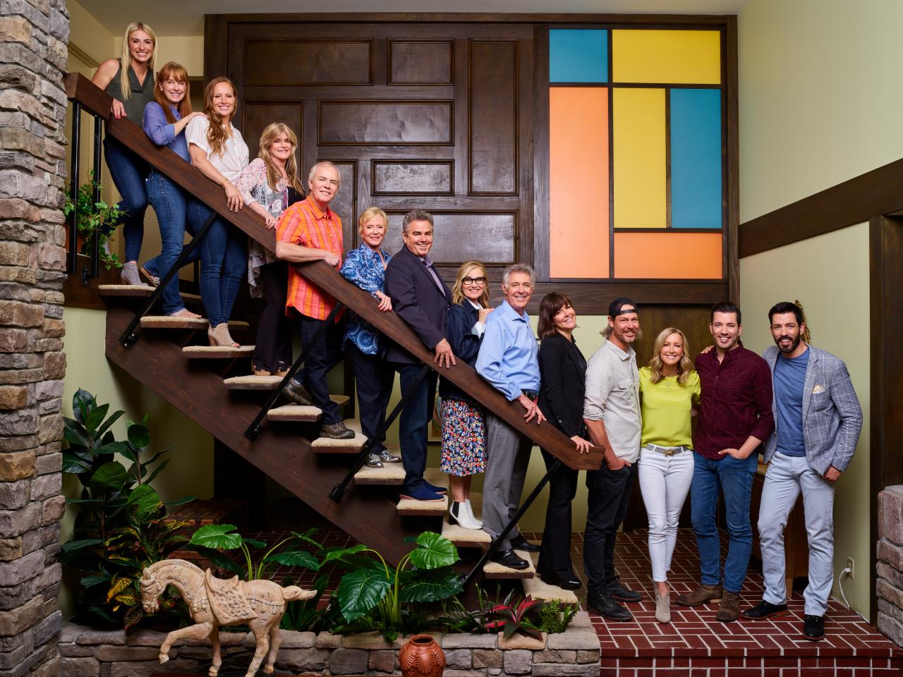 Eve Plumb, Susan Olsen, Kate Flannery, Christopher Knight, Mina Starsiak, Mike Lookinland, Maureen McCormick, Barry Williams, Drew Scott, Lara Spencer, Jonathan Silver Scott, Leanne Ford, and Steve Ford in A Very Brady Renovation (2019)