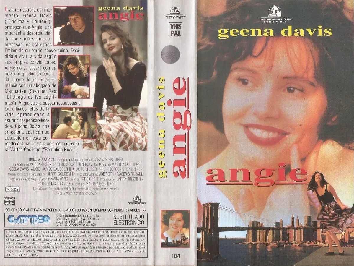 Geena Davis and Stephen Rea in Angie (1994)