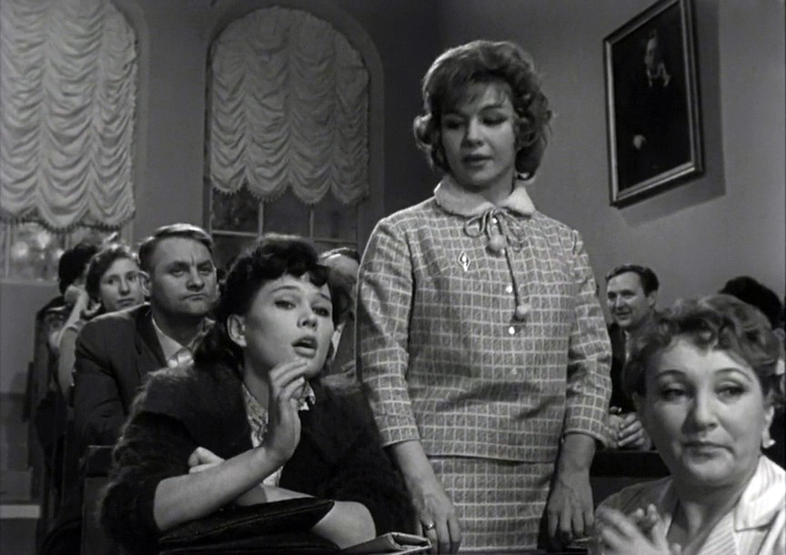 Natalya Gitserot, Ninel Myshkova, and Lyusena Ovchinnikova in Lyogkaya zhizn (1964)