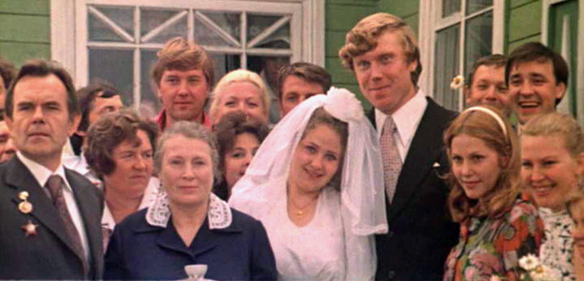 Anna Kamenkova, Elena Melnikova, Anatoliy Rudakov, Lyubov Sokolova, Igor Erelt, and Oleg Efremov in Molodaya zhena (1979)