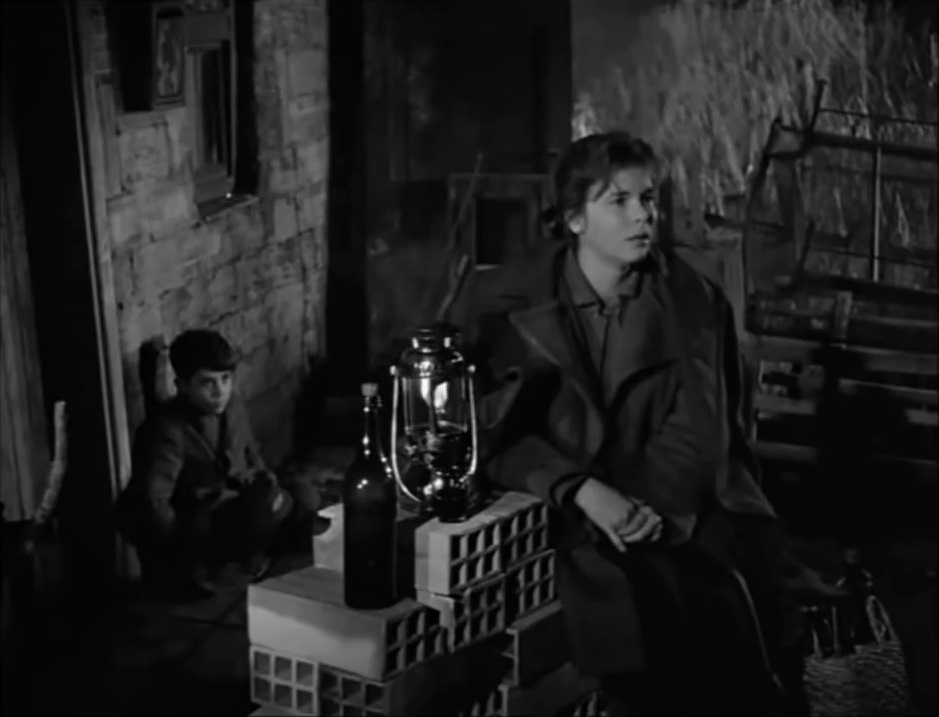 Gabriella Pallotta in The Roof (1956)