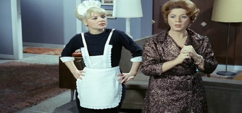 Mary Aroni and Nitsa Marouda in Mia trelli... trelli oikogeneia (1965)