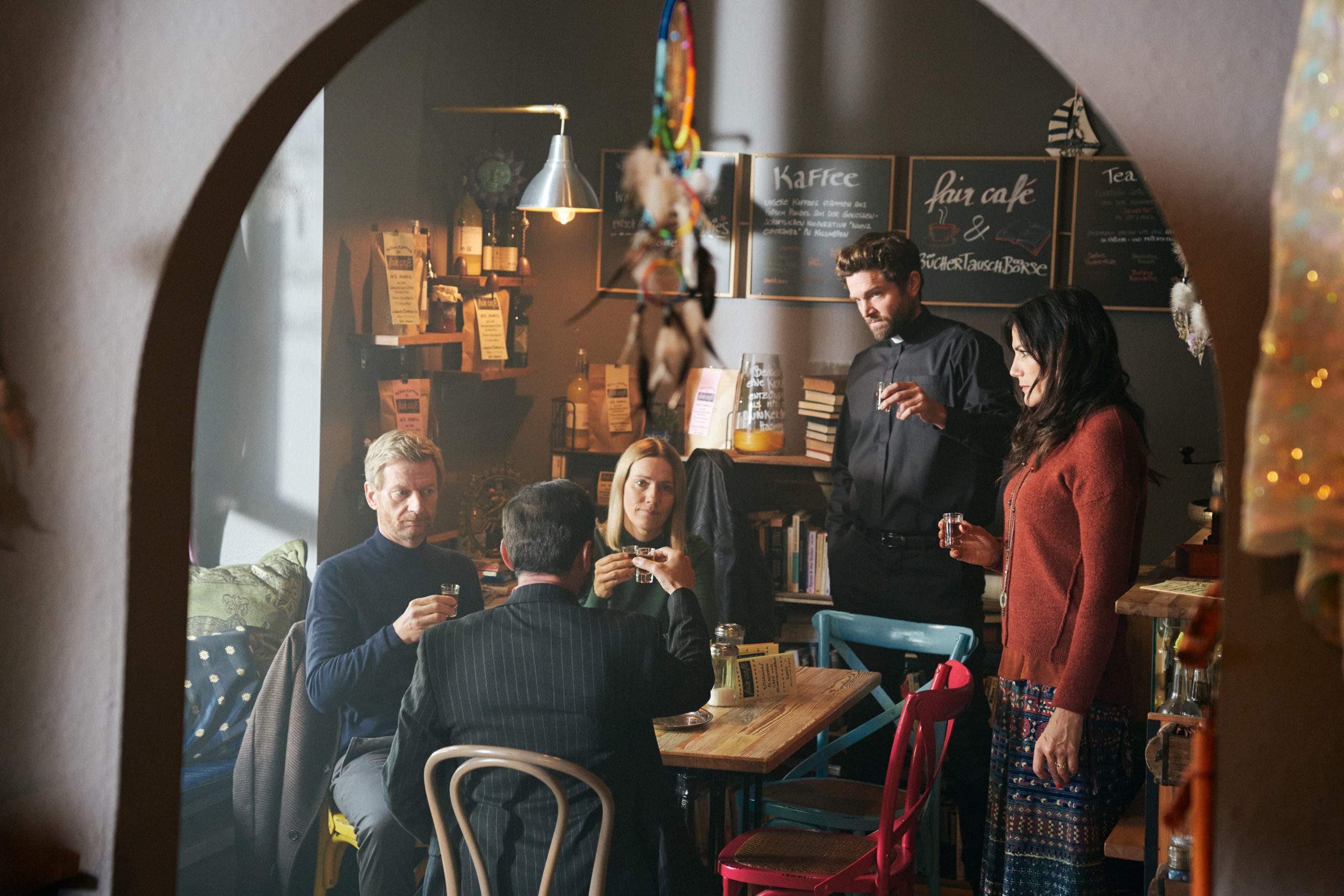 Michael Kessler, Peter Ketnath, Bettina Zimmermann, Bettina Lamprecht, and Adrian Can in Kohlrabenschwarz (2023)