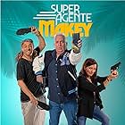 Jordi Sánchez, Sílvia Abril, and Leo Harlem in Superagente Makey (2020)