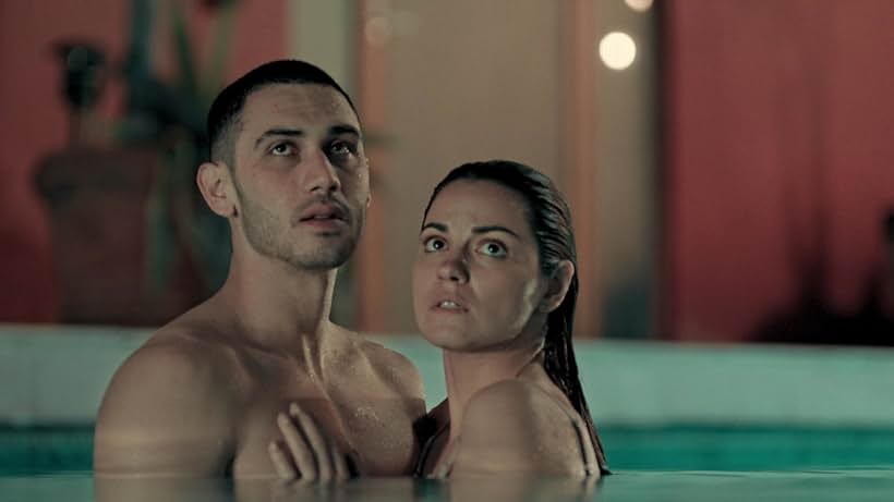 Alejandro Speitzer and Maite Perroni in Dark Desire (2020)