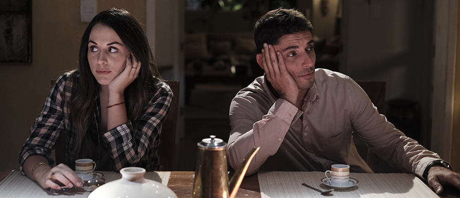 Alberto Guerra and Zuria Vega in For Better, for Worse (2019)