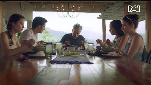 Jorge Enrique Abello, Rami Herrera, Paola Turbay, Ilenia Antonini, and Carlos Báez in El paseo de la familia Valenzuela (2023)