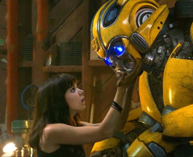Hailee Steinfeld and Dylan O'Brien in Bumblebee (2018)
