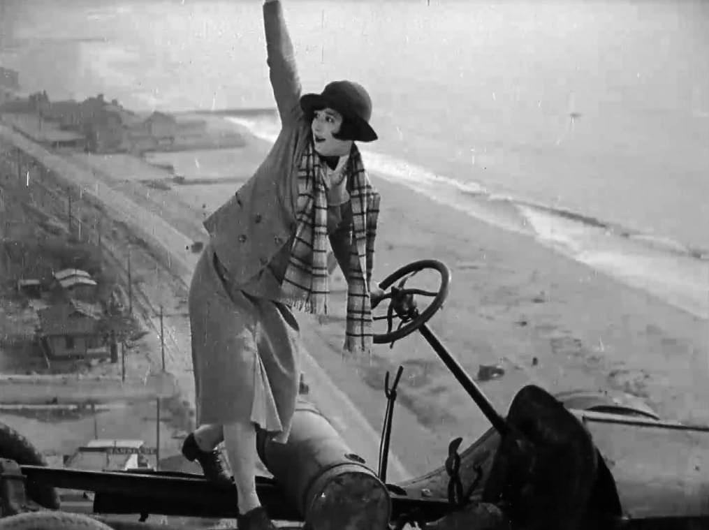 Wanda Wiley in A Thrilling Romance (1926)