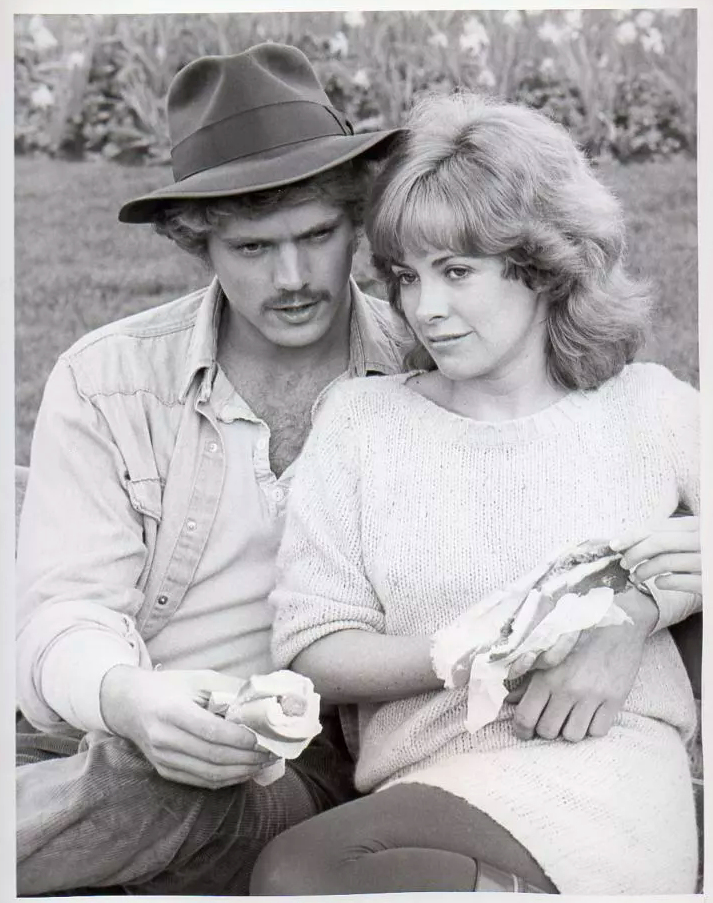 Catherine Hicks and John Schneider in Happy Endings (1983)