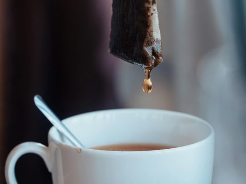 Traditionally, tea bags were made from paper, but synthetic fibres like nylon, PET, and polypropylene are now commonly used, especially in silk or pyramid-shaped tea bags