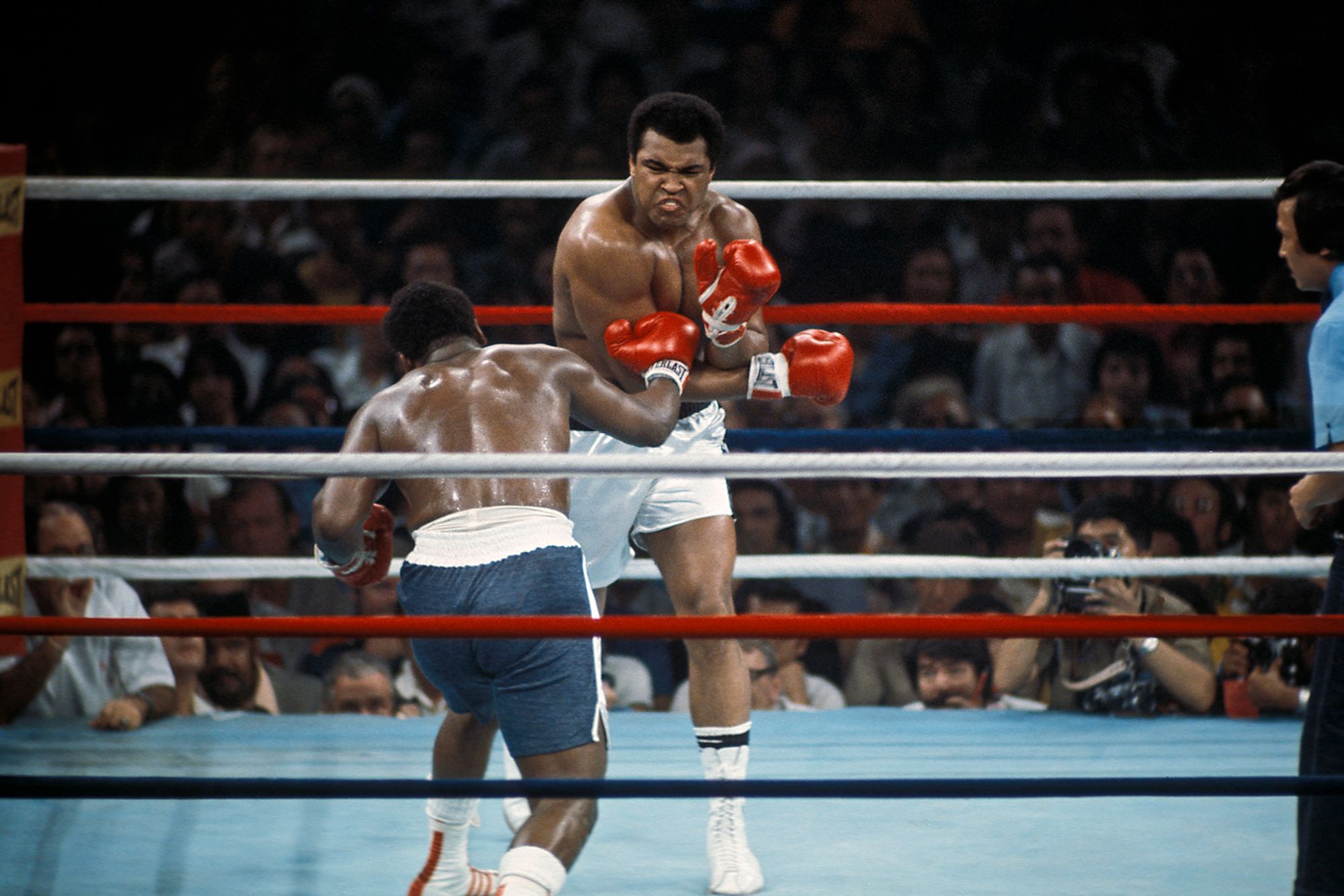 Muhammad Ali and Joe Frazier pictured in "Thriller in Manila" in 1975 © 1978 Gunther