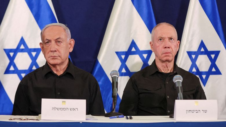 Israeli prime minister Benjamin Netanyahu and defense minister Yoav Gallant during a press conference in the Kirya military base in Tel Aviv , Israel , 28 October  2023.    ABIR SULTAN POOL/Pool via REUTERS