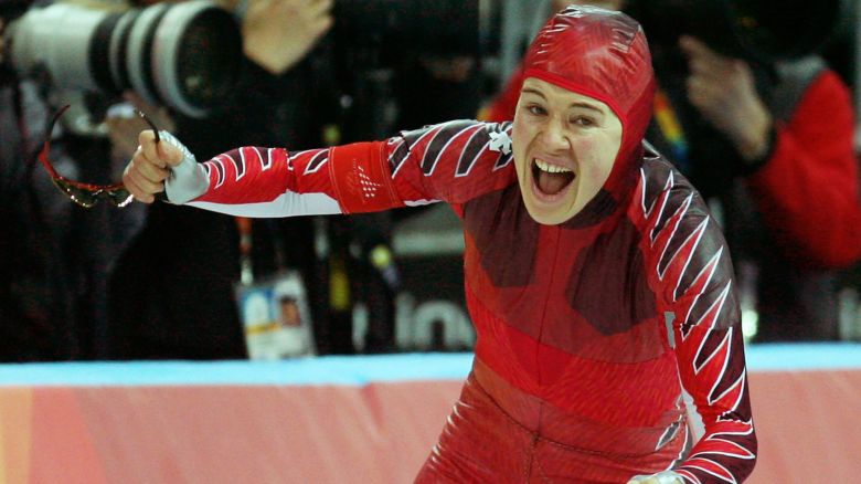 Turin, ITALY:  Clara Hughes of Canada celebrates winning the gold medal in the Ladies' 5000M speed skating competition during the 2006 Winter Olympics 25 February 2006, in Turin. Germany's Claudia Pechstein took silver and Canada's Cindy Klassen won bronze. AFP PHOTO/FRANCK FIFE  (Photo credit should read FRANCK FIFE/AFP via Getty Images)