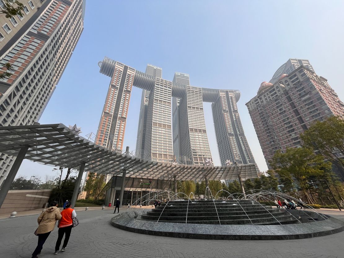 Raffles City in Chongqing, China, features a daring "horizontal skyscraper."