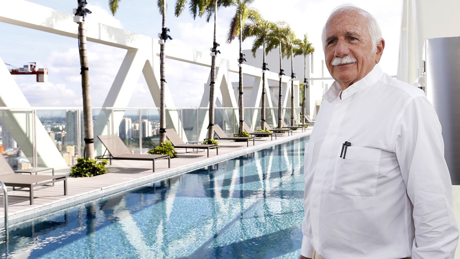 Moshe Safdie on the highest sky bridge of his Sky Habitat complex in Singapore.