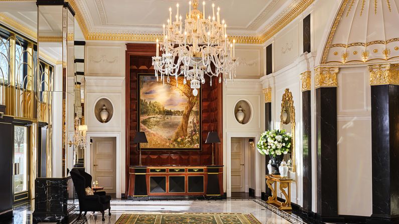 <strong>Dorchester lobby:</strong> Mirrors, gold leaf and black accents carry through much of the grand hotel's redesigned ground floor.