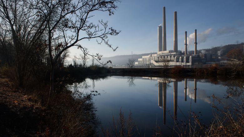 Bloomberg Best of the Year 2017: Vapour rises from the FirstEnergy Corp. W.H. Sammis Plant coal-fired power plant as it stands along the Ohio River in Stratton, Ohio, U.S., on Monday, Dec. 4, 2017. Photographer: Justin Merriman/Bloomberg via Getty Images