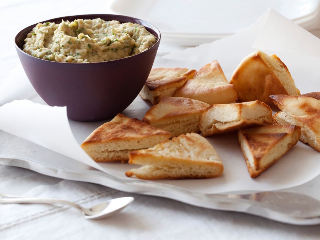 cc-armendariz_white-bean-dip-with-pita-chips-recipe-02_s4x3.jpg