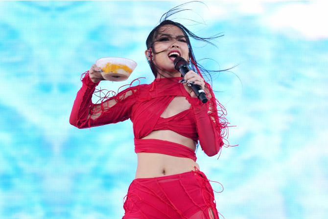 Thai rapper Milli dug into a bowl of mango sticky rice stage at the 2022 Coachella Valley Music And Arts Festival in California. In response, Thais flocked to their favorite mango sticky rice shops to order the dish.