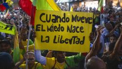 CARACAS, VENEZUELA - JULY 25:A person holds a banner that reads "When fear dies, freedom is born" during the election campaign closing event of opposition presidential candidate Edmundo Gonzalez on July 25, 2024 in Caracas, Venezuela. Venezuelans will go to the polls for the presidential election on July 28. Nicolas Maduro, current president, and opposition candidate Edmundo Gonzalez will run for the presidency. (Photo by Alfredo Lasry R/Getty Images)