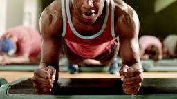 Shot of a man doing a plank exercise at the gymhttp://195.154.178.81/DATA/i_collage/pu/shoots/805401.jpg