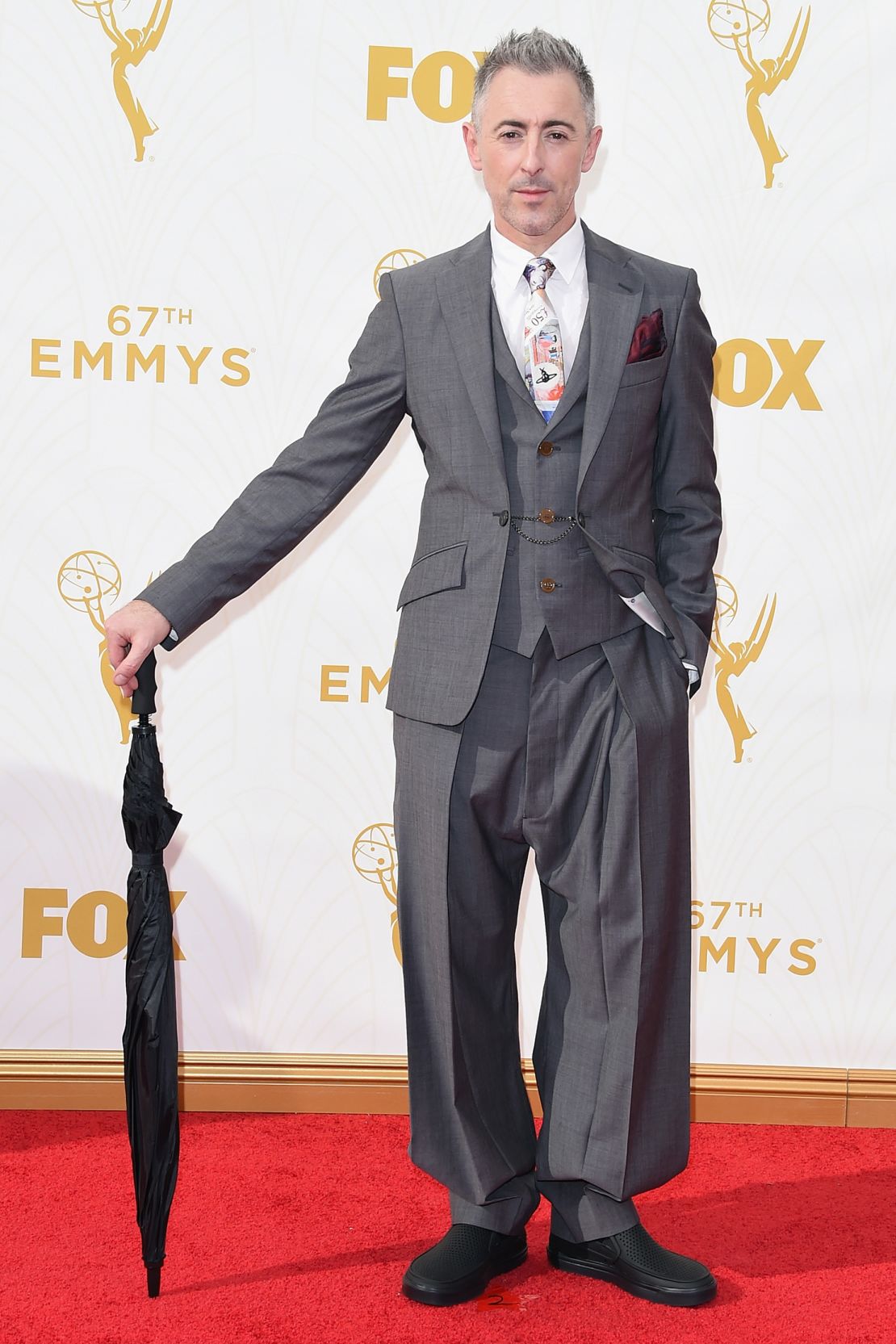 Alan Cumming attends the 67th Primetime Emmy Awards on September 20, 2015 in a Vivienne Westwood suit and black Crocs.