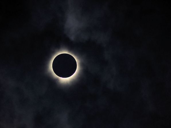 Kenny Persad of Hamilton, Ontario, noted the "prevailing quietness" of birds during the eclipse. "I have had the privilege of observing four eclipses, but this particular one was truly extraordinary," he said.